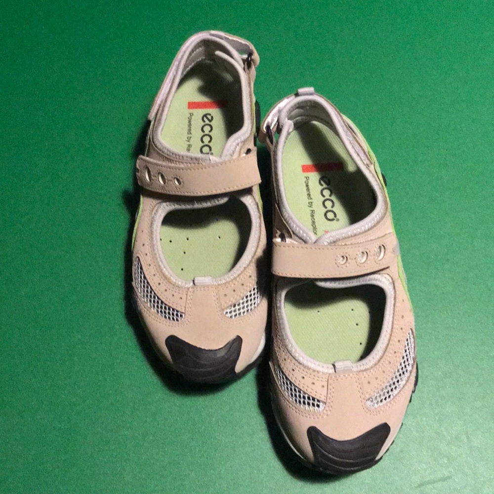 Ecco closed toe sandals